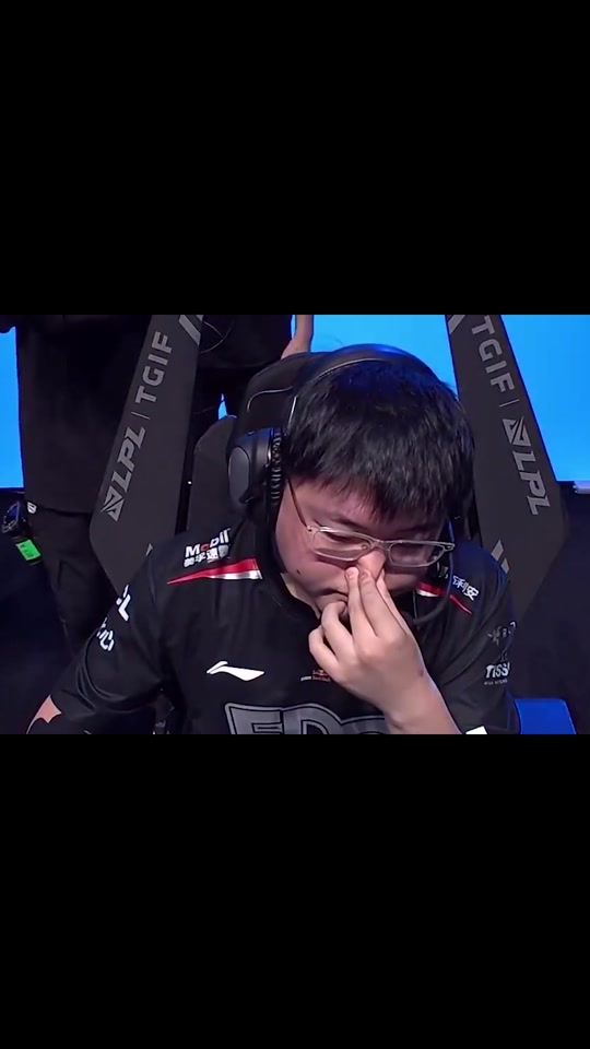 关于Uzi关键节点突破纪录，老鹰带队取胜！的信息